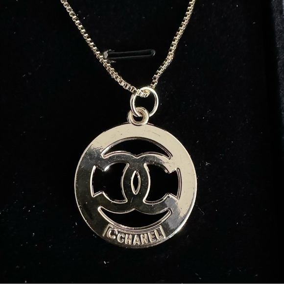 Vintage Chanel Designer Logo 18” Gold Necklace - Picture 5 of 10
